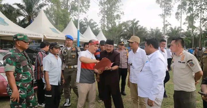 Bupati UAS Tinjau Persiapan MTQ Tingkat Kabupaten Tanjab Barat di Desa Dataran Kempas