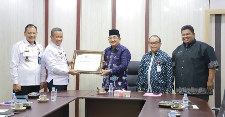 Bupati Anwar Sadat Terima Penghargaan Peduli Kekayaan Intelektual dari Kemenkumham
