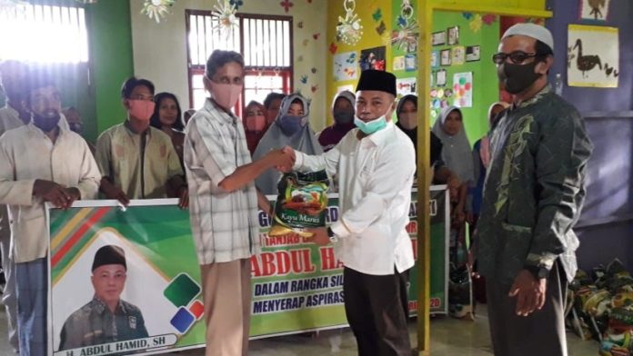 DPC PKB Tanjab Barat Salurkan Bantuan Beras