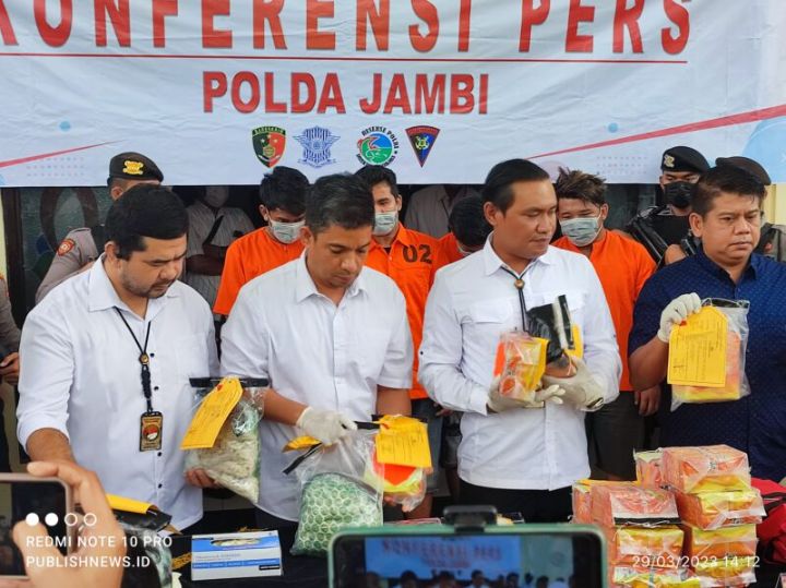 Polda Jambi Gagalkan Penyeludupa 30,1 Kg Sabu dan 14.958 Butir Ekstasi di Wilayah Tanjabbar