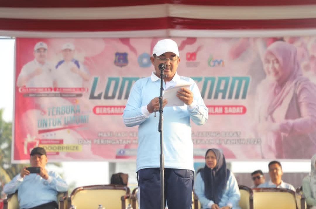 Bupati Tanjab Barat dan Ketua TP-PKK Ikuti Lomba Senam Bersama Meriahkan HUT ke-60 Kabupaten dan HUT RI ke-80