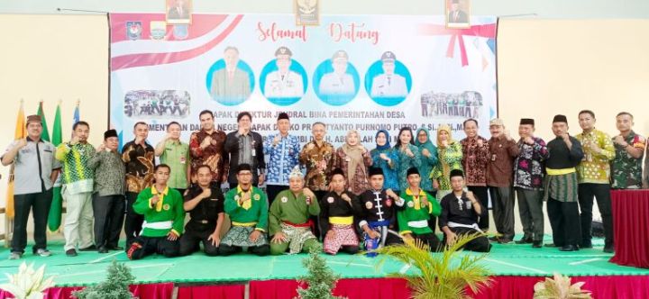 Sekda Dampingi Dirjen Bina Pemdes Kemendagri Pada Peresmian Desa Pencak Silat