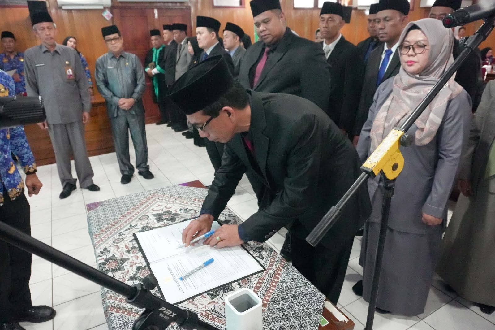 Bupati Lantik 30 Pejabat di Lingkungan Pemkab Tanjabbar