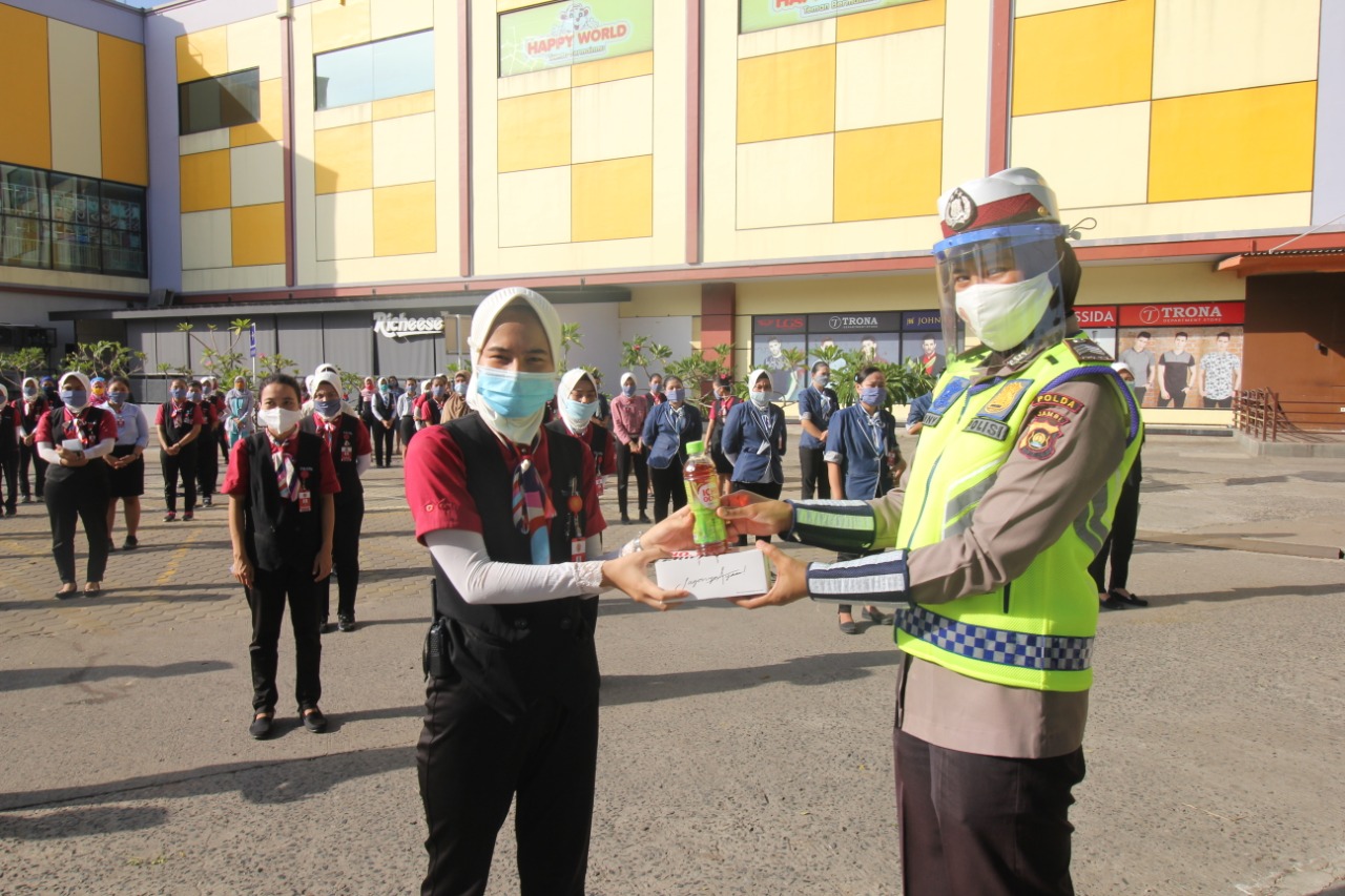 Menuju New Normal, Ditlantas Polda Jambi Gencarkan Sosialisasi Protokol Kesehatan di Mall