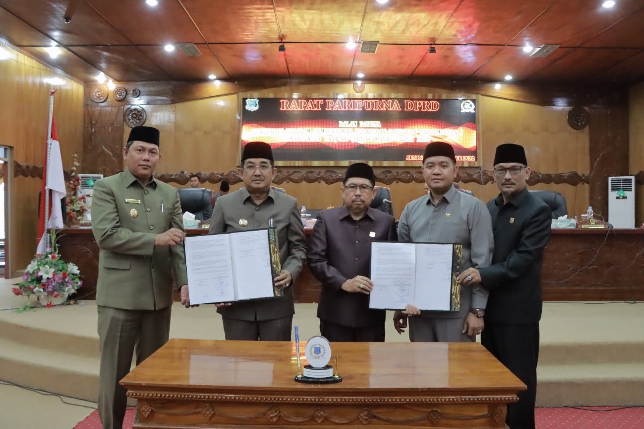 Bupati Hadiri Rapat Paripurna DPRD dalam Rangka Penetapan PROPEMPERDA Tanjab Barat Tahun 2023
