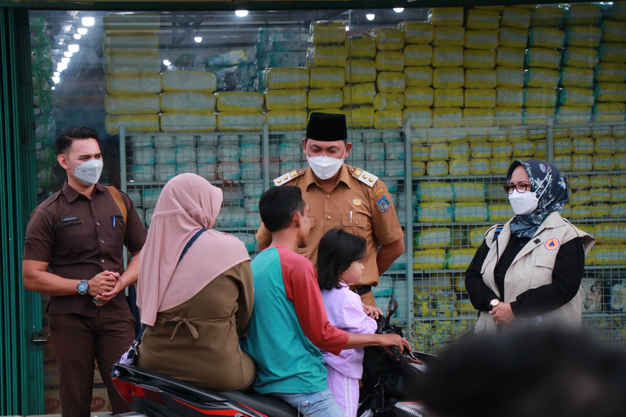 Wakil Bupati Bagi-bagi Masker Gratis Kemasyarakat