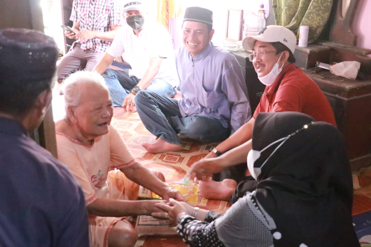 Naik Motor, Bupati Anwar Sadat 