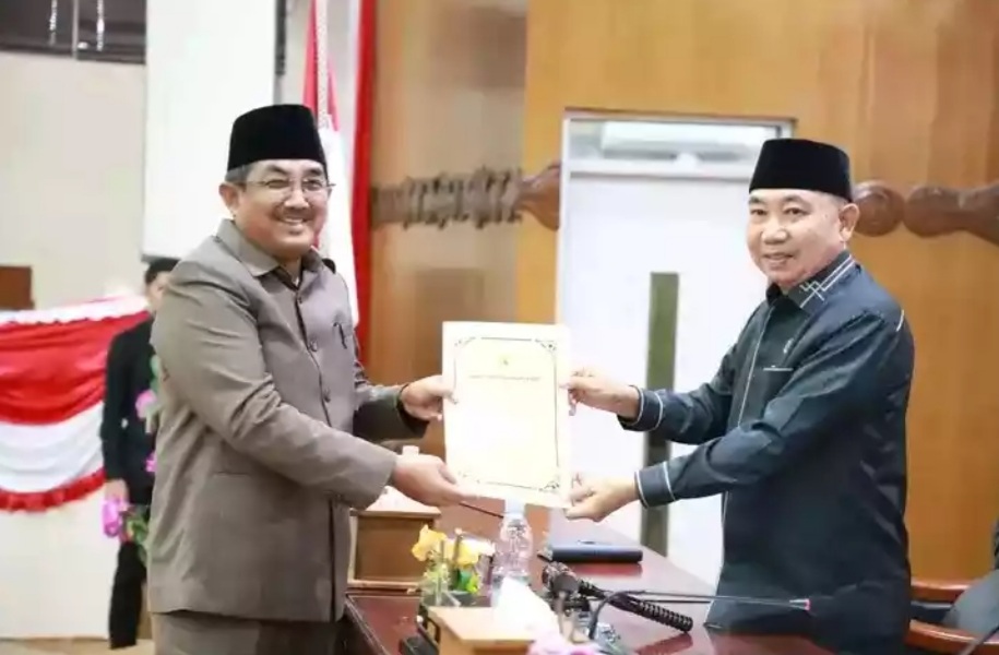 Rapat Paripurna DPRD Tanjab Barat: Bupati Sampaikan Tanggapan atas Pandangan Umum Dewan dan Pembentukan Pansus