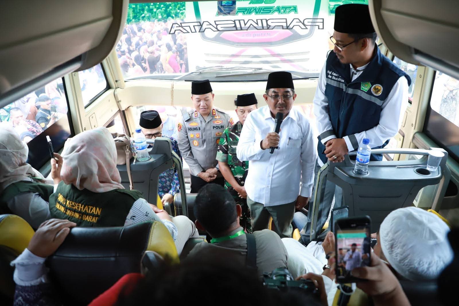 Bupati Anwar Sadat Sambut Kepulangan Jamaah Haji Kloter 19 Asal Tanjab Barat 