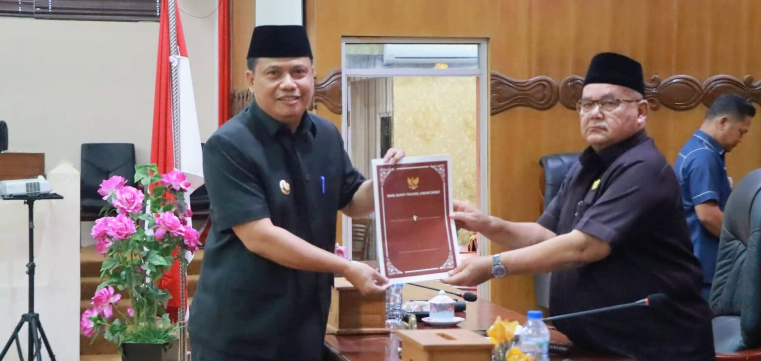 Wabup Katamso Hadiri Rapat Paripurna DPRD, Pemkab Tanjab Barat Dukung Ranperda Kependudukan dan Cadangan Pangan