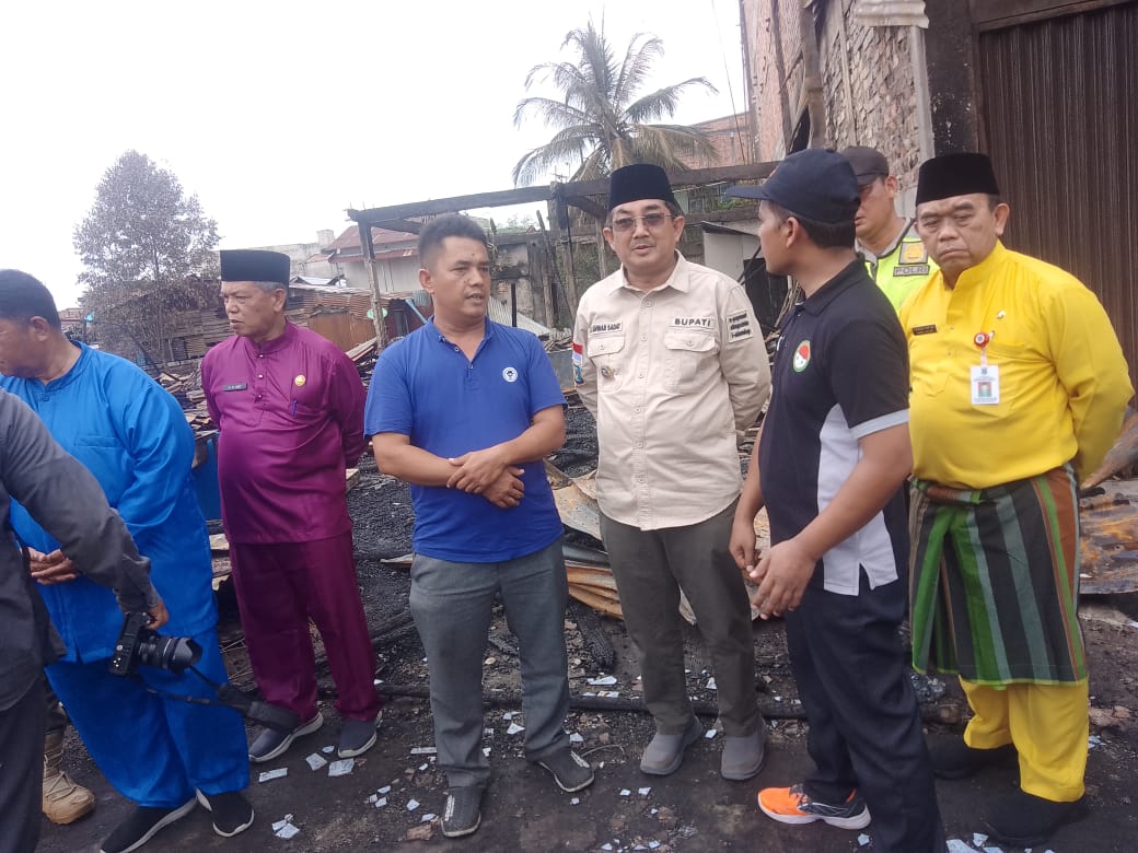 Bupati Anwar sadar tinjau lokasi kebakaran ampera ka tungkal